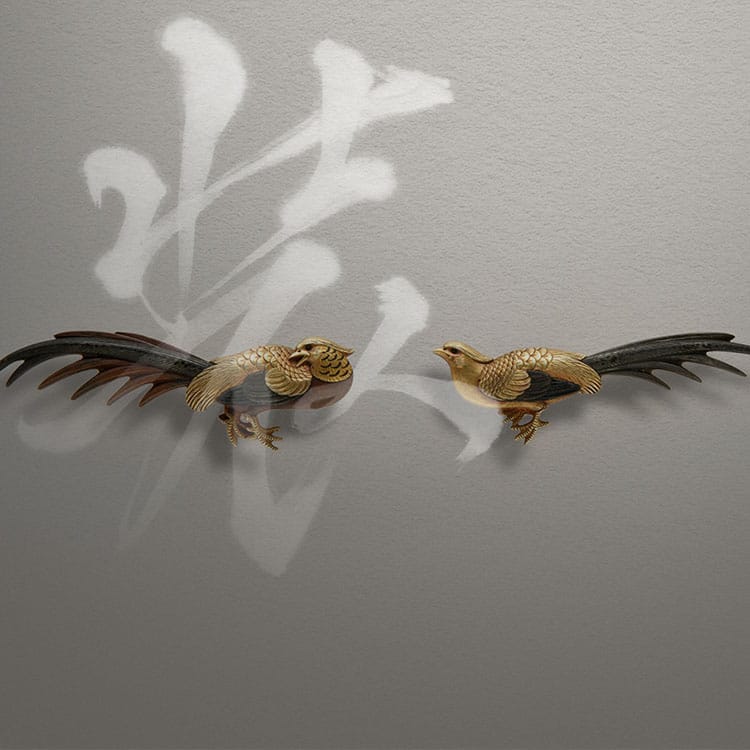 白い筆文字の装と刀装具、目貫の雉